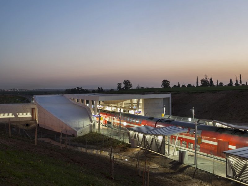 sderot-station-man-shenar-01